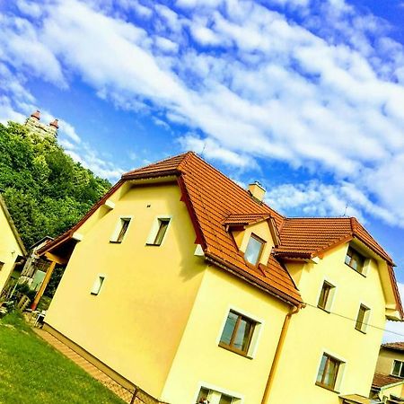 Apartman Pod Kalvariou - Rodinny Dom บันสกา ชีอาว์นีซา ภายนอก รูปภาพ